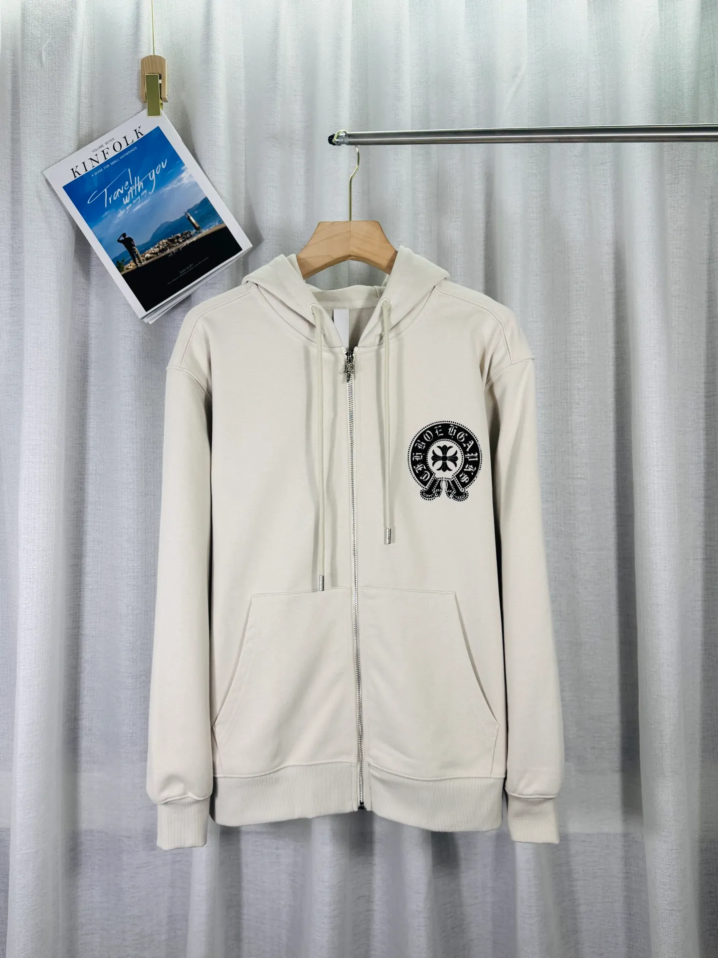P340 top version, real shot without P, ​​different from market currency) 𝗖𝗵𝗿𝗼𝗺𝗲 𝗛𝗲𝗮𝗿𝘁𝘀/Cro Heart 2025 washed and burned flower patch embroidered autumn and winter new original single counter American hollow patch 3D couple casual cardigan sweatshirt 👑The highest version! Customized fabric 480g tripe terry fabric! American acid-washed and distressed original fabric, laser burning + patch embroidery, exquisite embroidery of letters! The best-selling model in the counter, very comfortable to wear. Accessories: original molded and authenticated collar label➕100% silk wash label. Genuine purchase-grade original hangtag➕matching hanging rope➕3D hanging beads➕original packaging bag. Craftsmanship: The original version has consistent wiring! The highest version of the armhole matching technique! Color: Black Apricot Size: S M L XL Style Number: 25-356